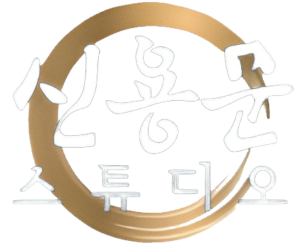 신용문 스튜디오 로고
